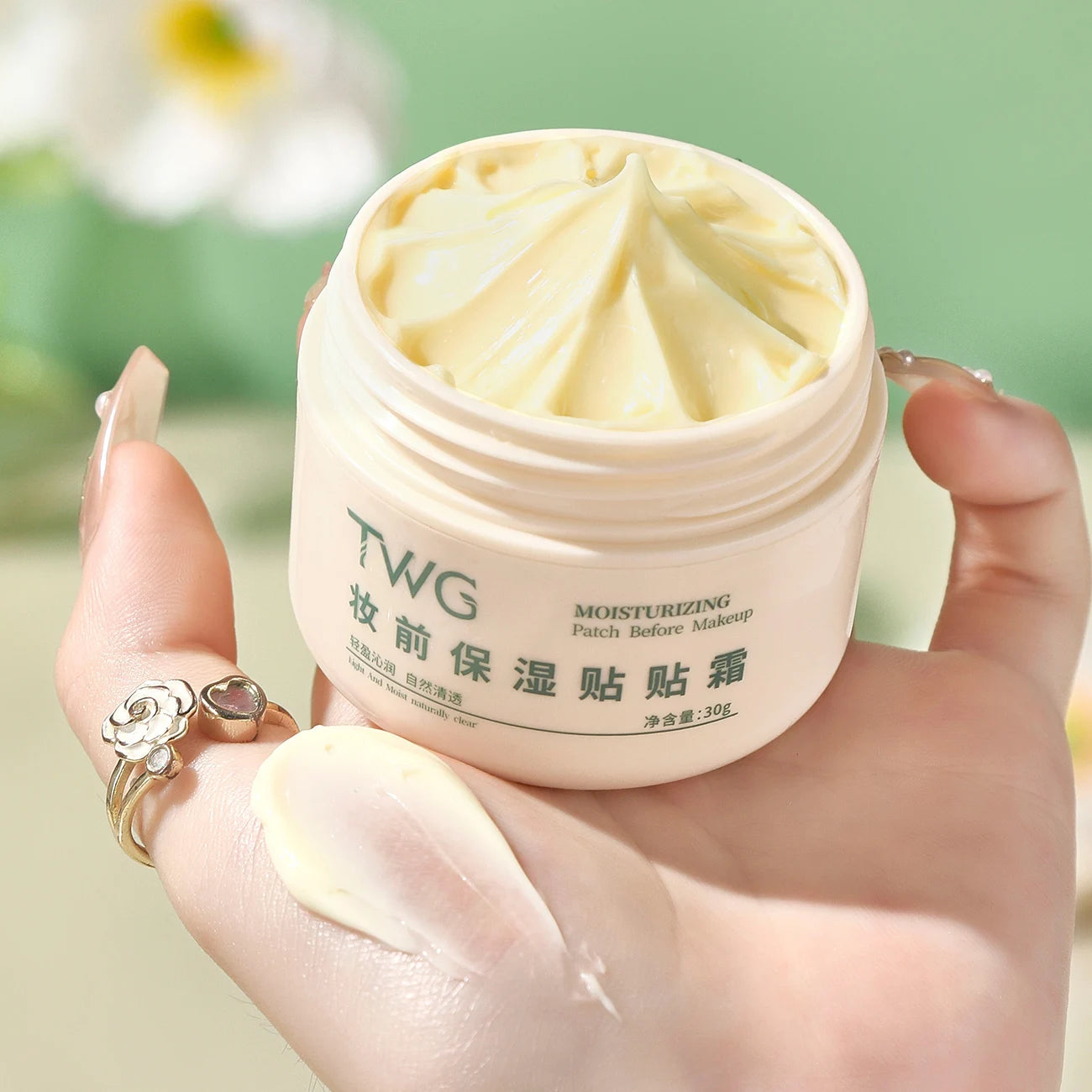 TWG Moisturizing Makeup Primer Cream for Clear Natural Finish - 9