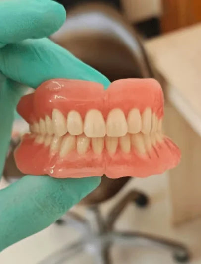 Realistic Temporary Denture Set for Comfortable Smile